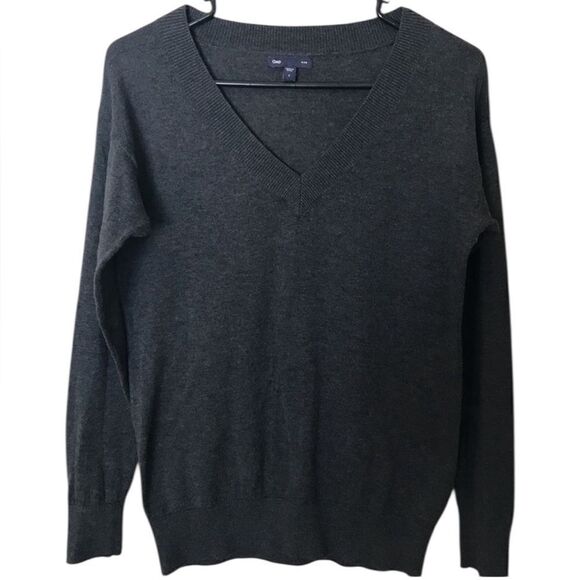 GAP Sweaters - Gap grey v neck sweater size small‎